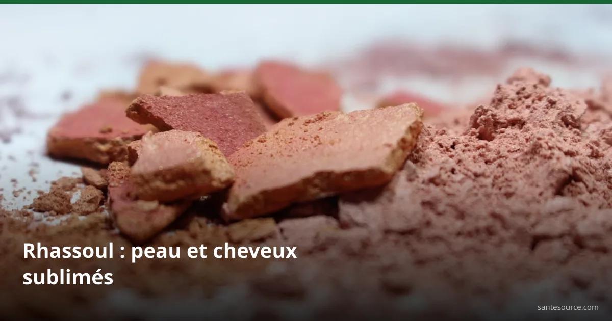 Argile rhassoul en poudre et morceaux bruts, soin naturel marocain pour la peau et les cheveux