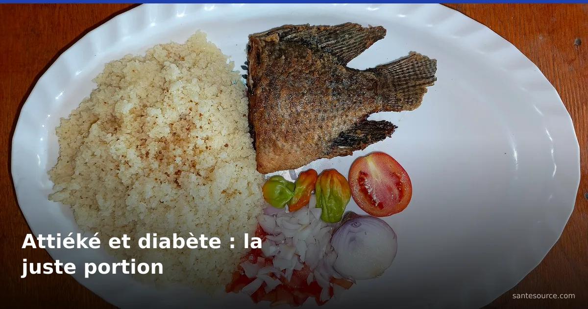 Assiette d'attiéké ivoirien : semoule de manioc fermentée servie avec du poisson grillé, de la tomate et de l'oignon.